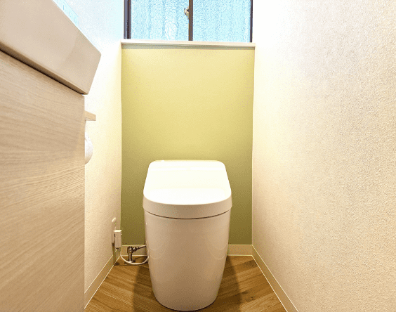 壁のクロス次第で、トイレの見え方は一変します
