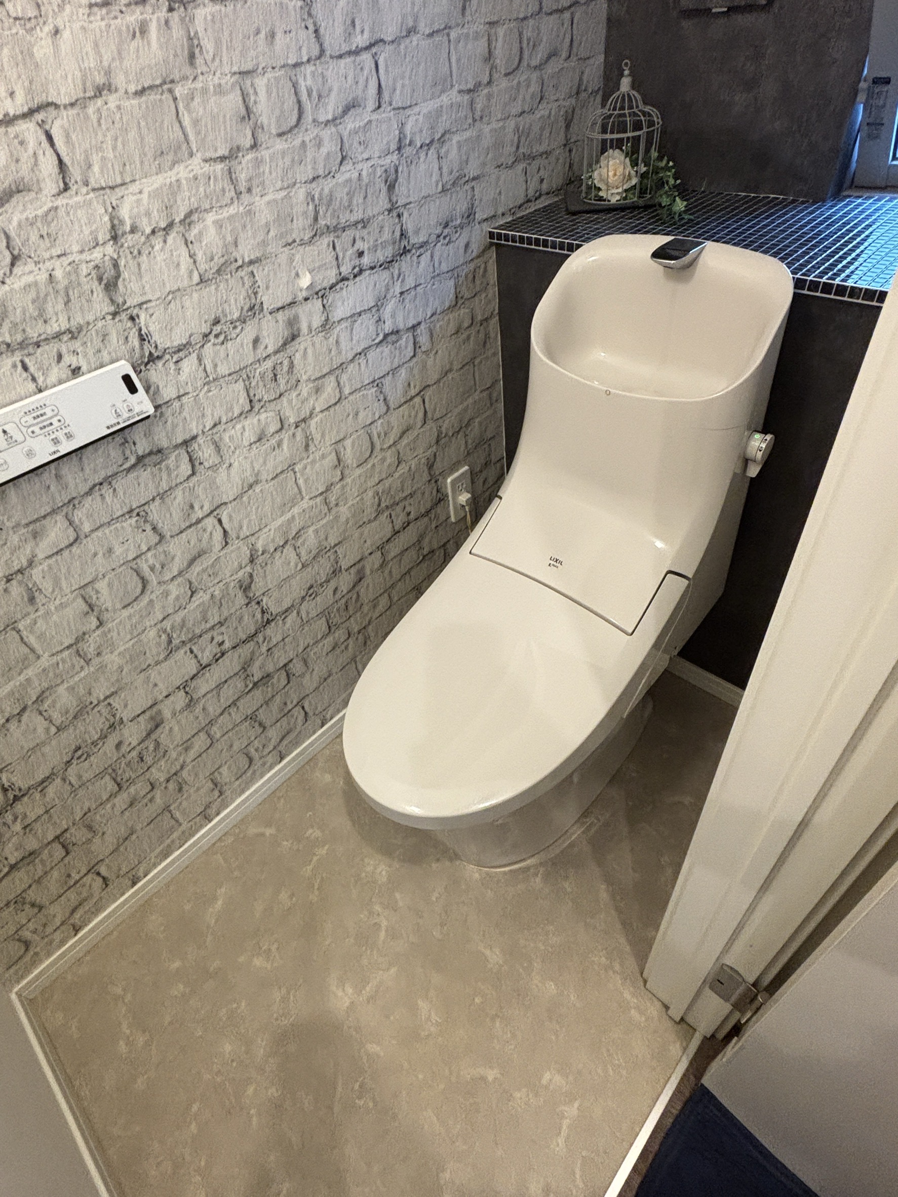 埼玉県川口市NさまLIXILサティスSトイレリフォーム事例工事前写真